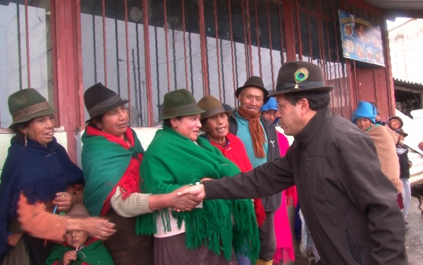 Prefecto visitó las comunidades de Rumipungo y Cachi Alto