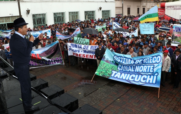 Prefecto resalta el trabajo de los regantes de Cotopaxi